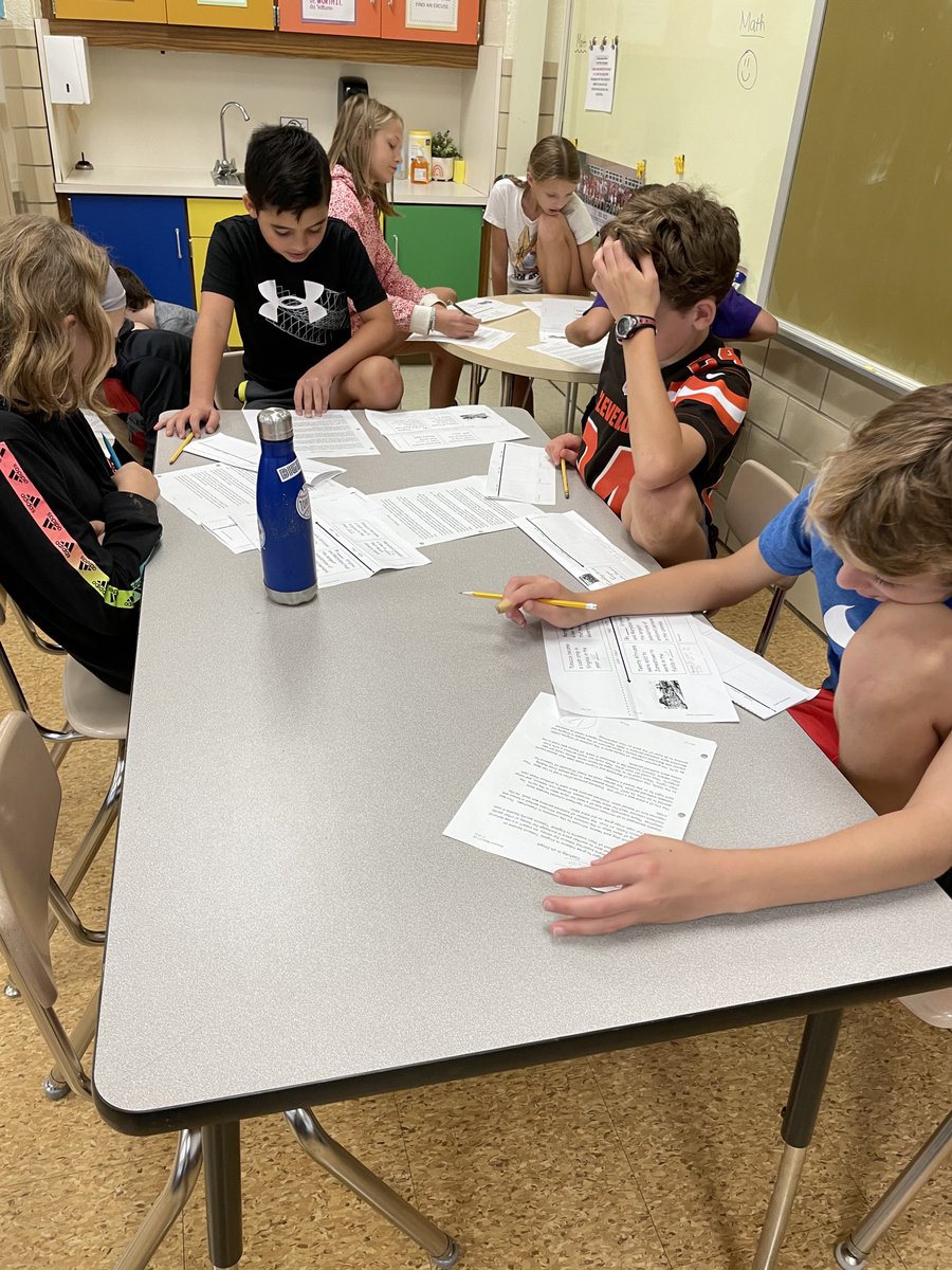 MrsLisaSchultz's tweet photo. Students create a timeline on slavery and cash crops.  #rfes ⁦@mrowlandRFES⁩ https://t.co/hOVYR2GlKH