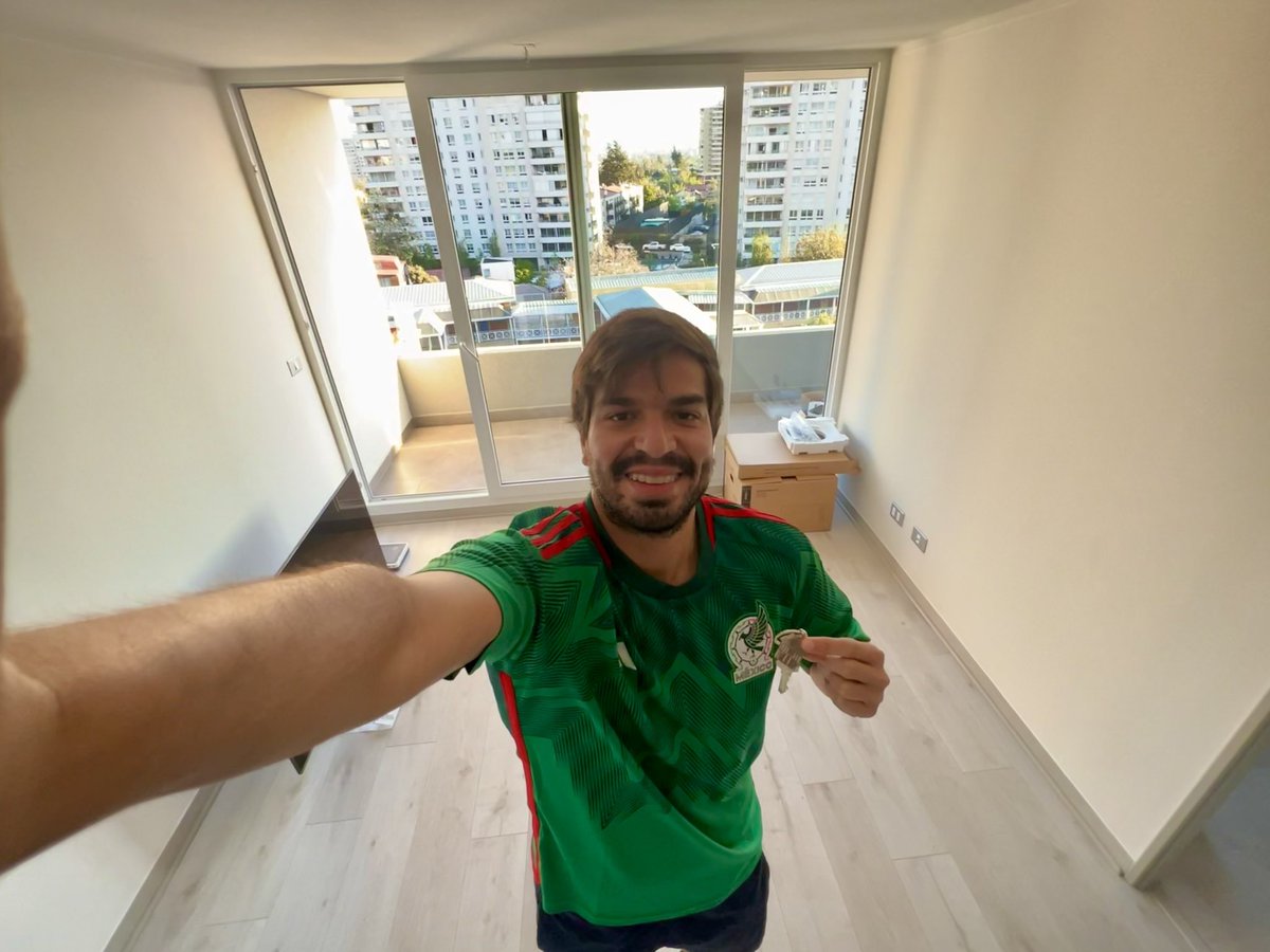 Ivanrjs7's tweet photo. Un logro y un sueño de vida cumplido, paso a pasito. ❤️🏚️ https://t.co/gLXdNlFxKx