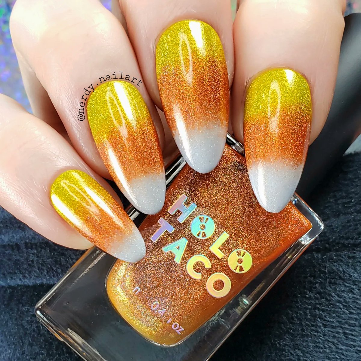 nerdynailart's tweet photo. Day 9 of #31daysofholoweennailart created by @Av_ptb
Candy Corn gradient using @holotaco 🤍🧡💛 https://t.co/X75EmJLmm9
