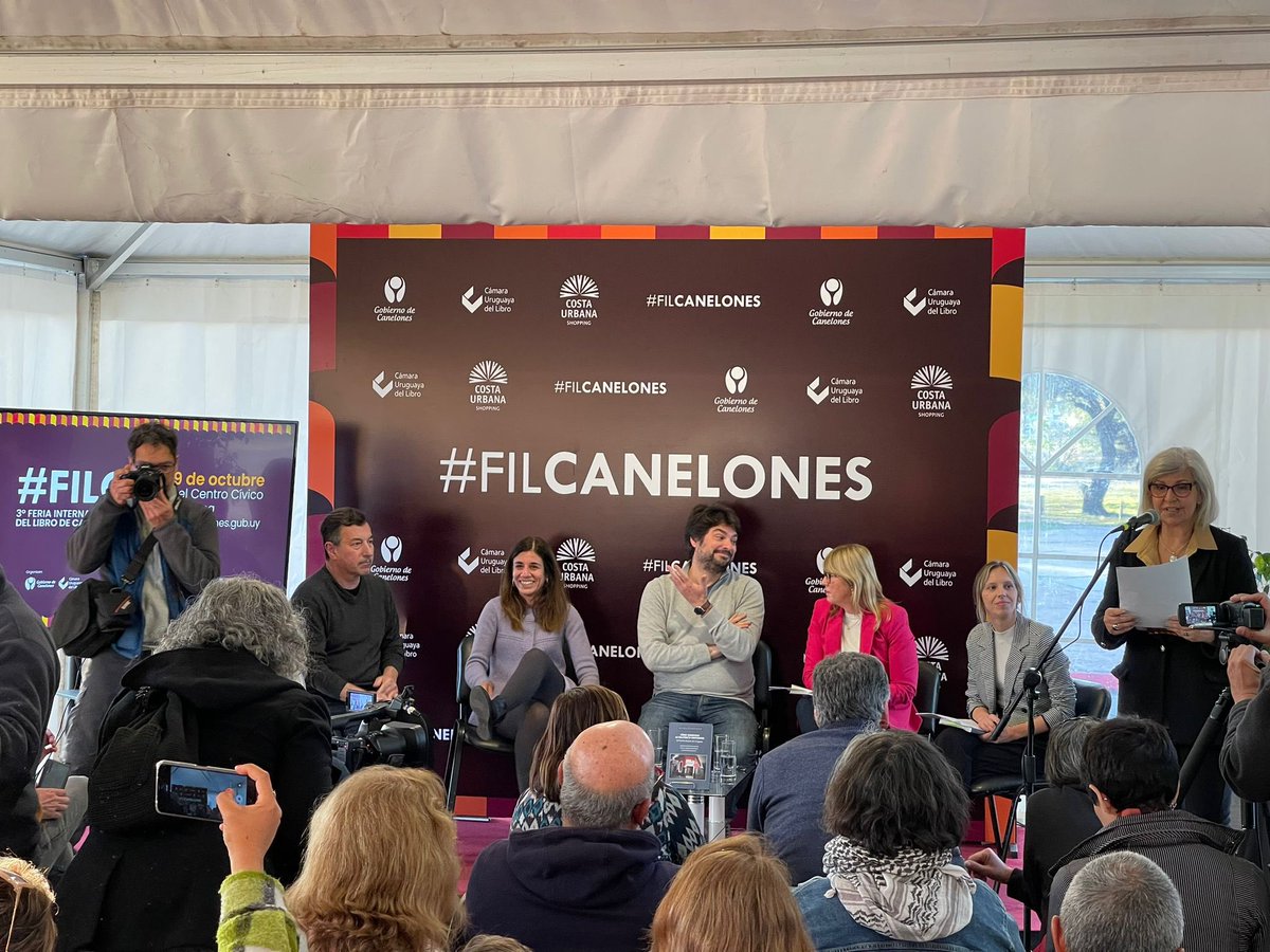 LustembergC's tweet photo. 📕 Un gusto participar del cierre de la #FILCanelones comentando sobre el libro «Cómo sobrevive la militancia partidaria». https://t.co/VtIVcBZIey