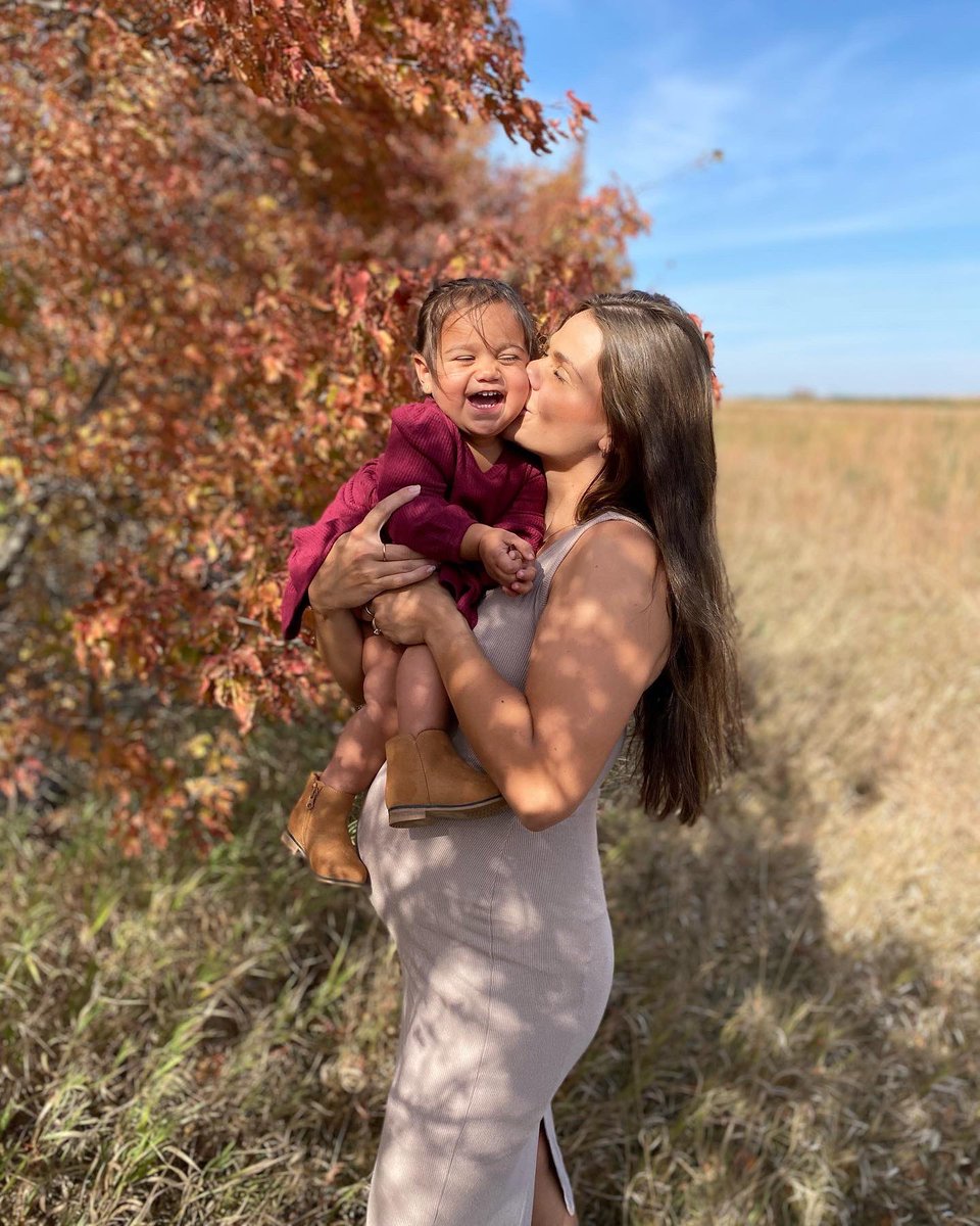 kels_daws15's tweet photo. obviously i have to show off my beautiful family on every platform https://t.co/tV8WfVMeDy