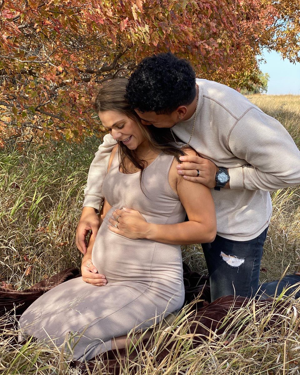 kels_daws15's tweet photo. obviously i have to show off my beautiful family on every platform https://t.co/tV8WfVMeDy