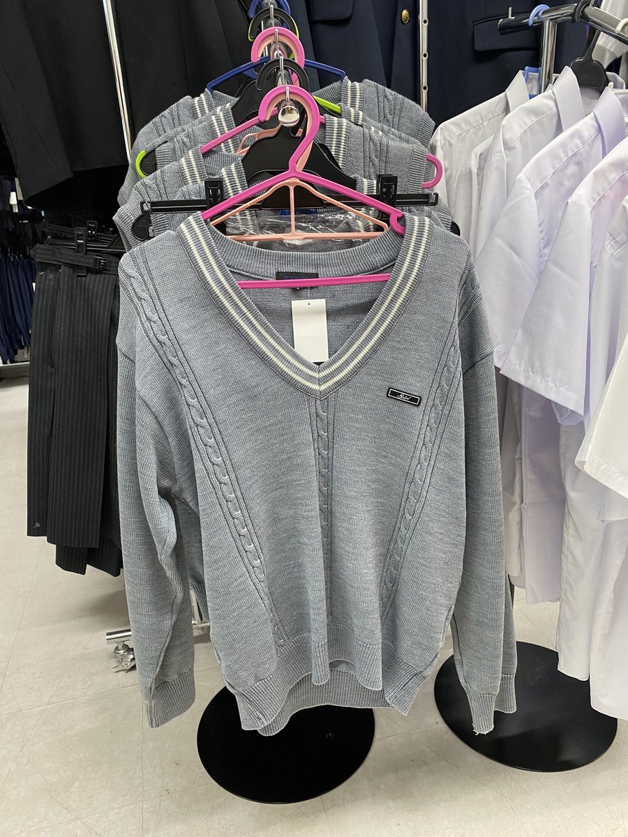 Tascal14's tweet photo. 誠英高校のセーターが足りません。

高価買取しますので、宜しくお願いします。 https://t.co/epVbbBbBR0