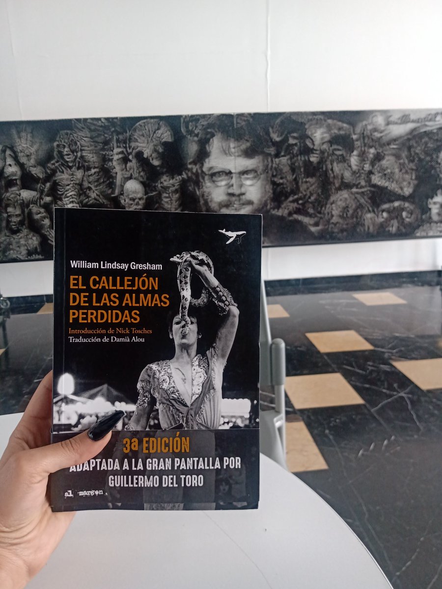 silenus2009's tweet photo. Nuestro agradecimiento a @RealGDT por acceder amablemente a firmar ejemplares y contribuir a la difusión de esta gran novela:  #ElCallejondelasAlmasPerdidas, publicada por @sajalin_ed y distribuida por @silenus2009. Felicidades por tu cumpleaños!
Gracias @estrellablue @RealGDT https://t.co/rLyF9uuv7K