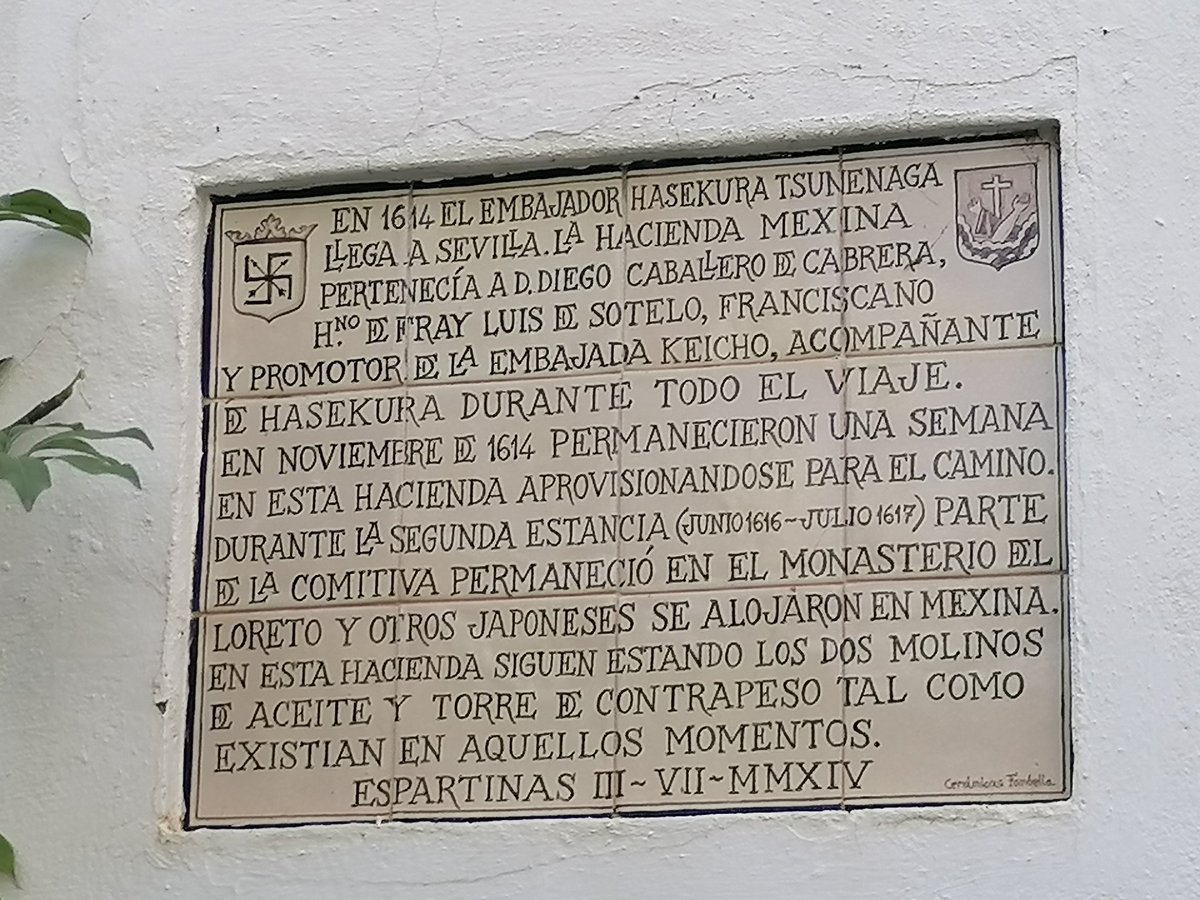 SanLuisdeMejina's tweet photo. Aquí, el embajador de #Japón en marzo de 2014, en recuerdo de la 1. visita del embajador #HasekuraTsunegaga en 1634, descubrió esta placa conmemorativa.
Propiedad de D. Diego Caballero de Cabrera, Fray Luis de Sotelo acompañó al primer embajador, promoviendo la embajada #Keicho. https://t.co/o6okVWF801