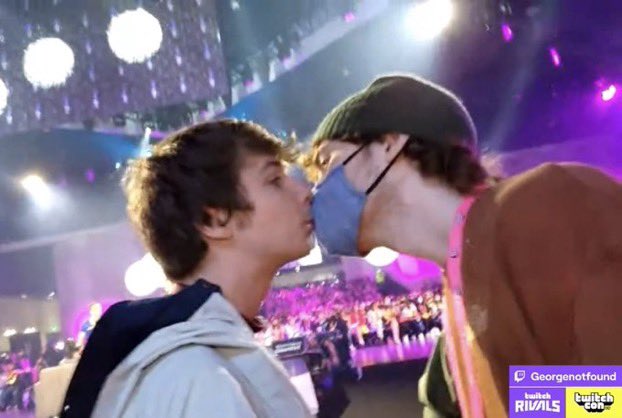 fentysimp's tweet photo. HE GOT HIM YALL KARL KISSED DREAM https://t.co/cOCkJIk8JI