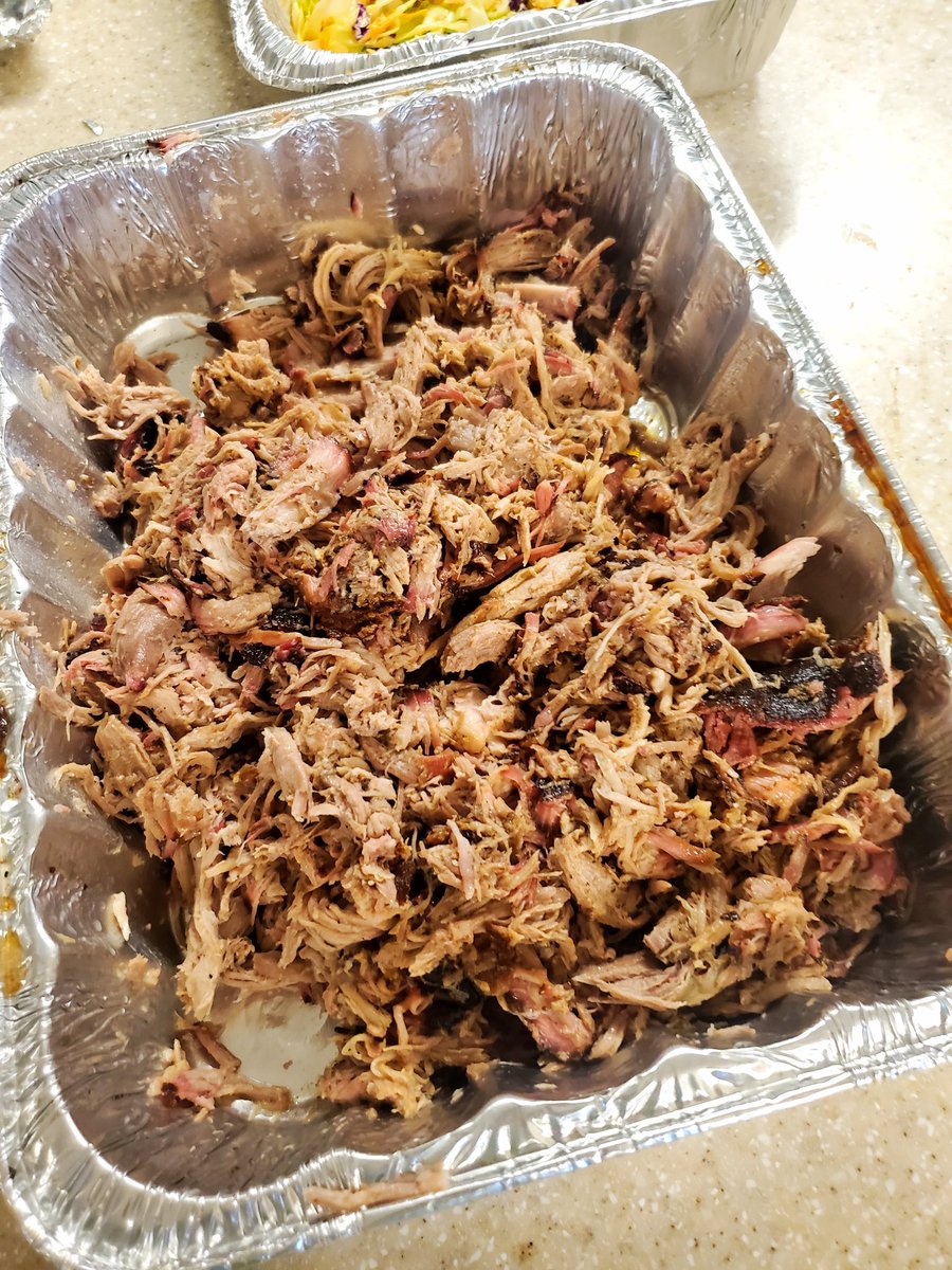 PilotBreadBoy's tweet photo. My smoker really be like that https://t.co/JRzLmHwt4L