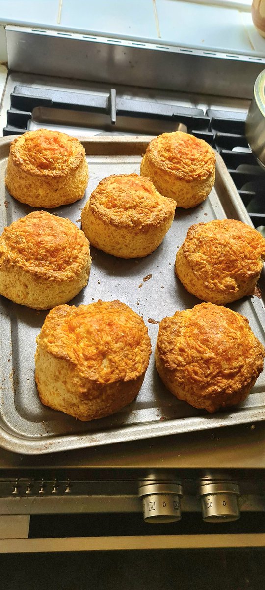 Baking day 😋🧀🧀🧀
#cheesyvibes #cheesescones #homebaking #topscran