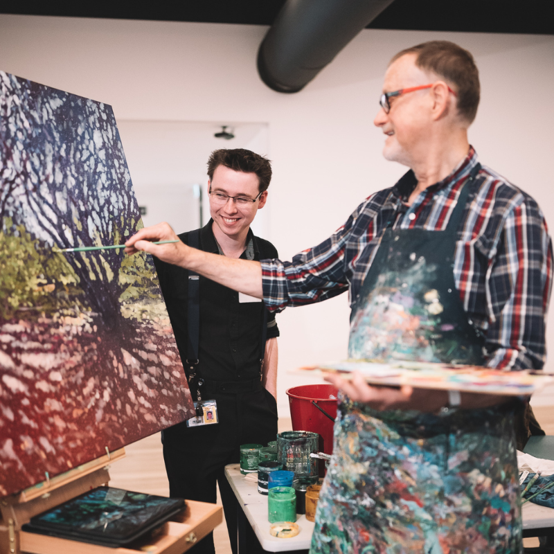 unisqaus's tweet photo. What did we do on the weekend? 🎨

Captured the beauty and significance of our Gumbi Gumbi Gardens with Artist David Hinchliffe! 

@UniSQVC 💛