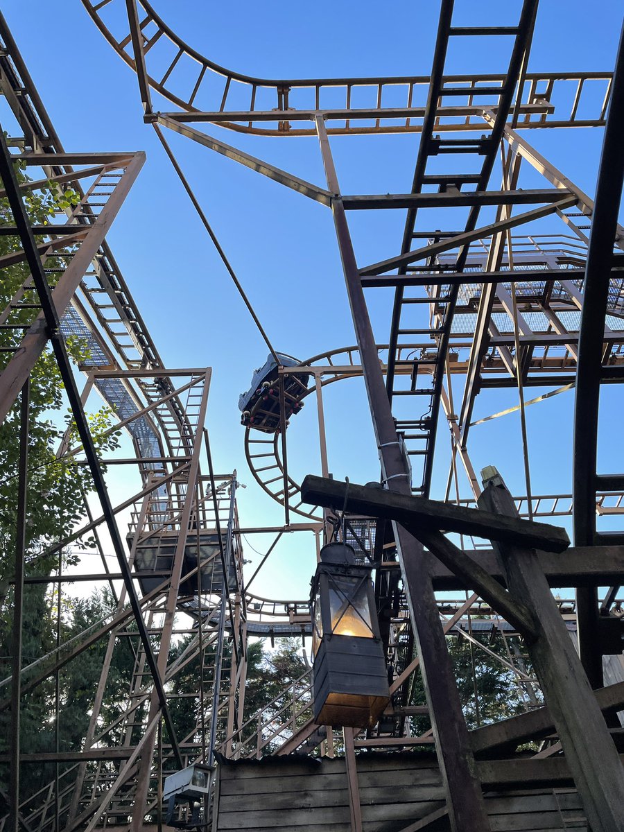 KAMHolidays's tweet photo. Spent the day at @CWOA and loved it! Last time with these passes and we’re not going to renew 😭 https://t.co/waxWw57ttO