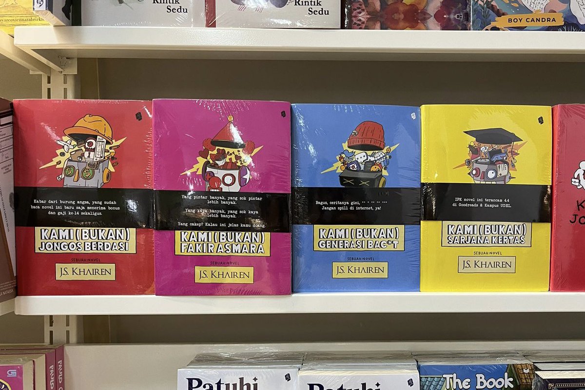 literarybase's tweet photo. /LT Ini buku series kayanya keren deh. Warna covernya asik2 banget 🤩🤩 

Urutannya darimana dulu ya btw? 🤔 https://t.co/Os4VIRsdIA