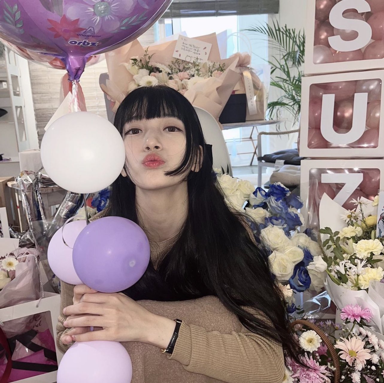 Birthday gurrll
gila lu ya bae suzy        Happy BAEday SUZY    