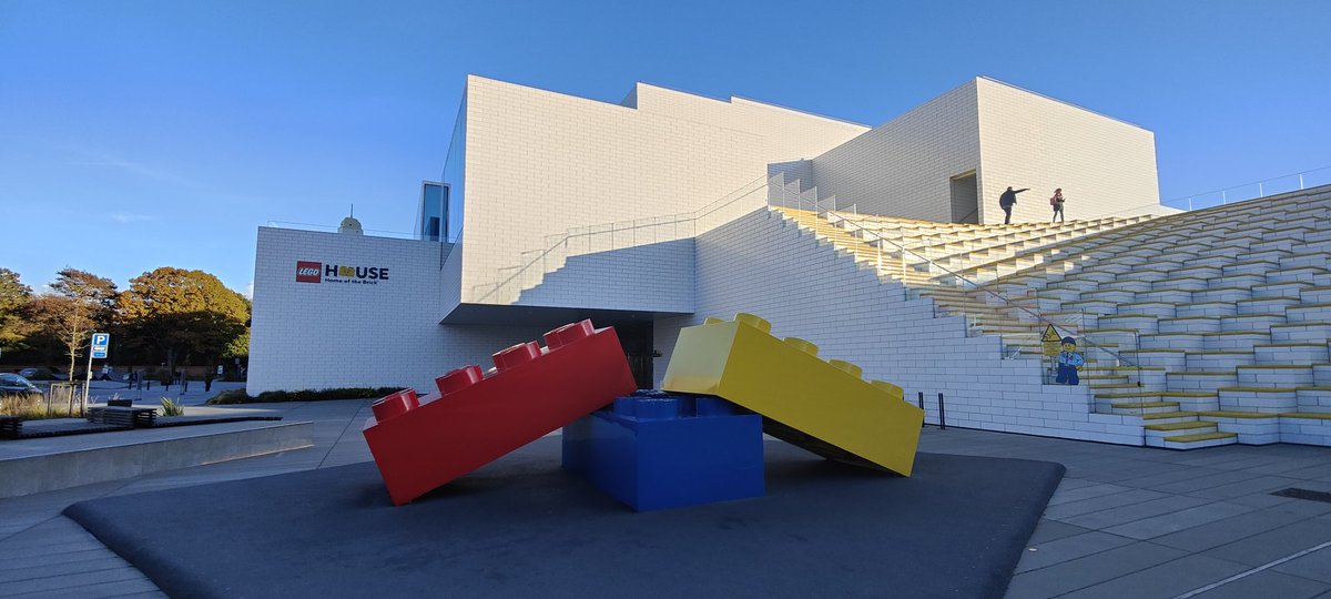 MartinPeterson's tweet photo. I think the stage is set for #LSPDays22 here in Billund.a great day of workshops (and a little social fun) yesterday. The conference starts this morning. #ConnectBuildShare #Brickshot https://t.co/3VbIV1fzGD