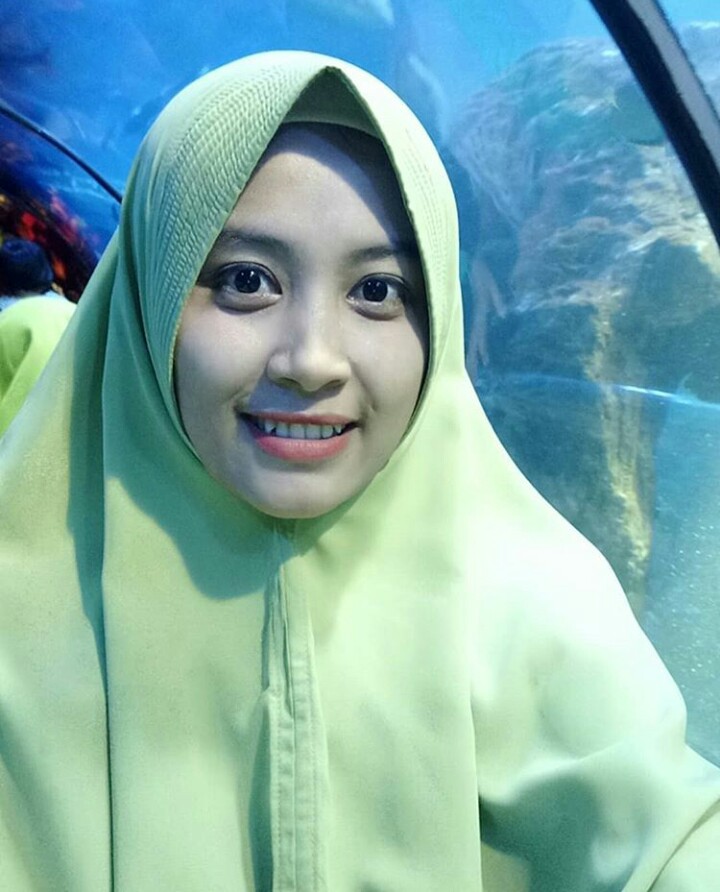 muslimahhot's tweet photo. Temen temenku yuk kepoin Twitternya dia si paling cantik @AnggiaNurulSaf2 dan baik hati kok https://t.co/gkJNANWjrb