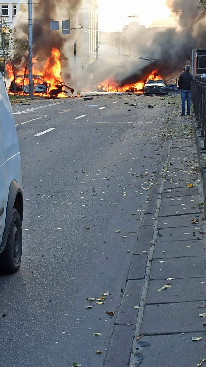 den_kazansky's tweet photo. As a result of a missile attack by Russian war criminals on the center of Kyiv, there are civilians who died. People burning in cars in which they went to work.

This is a bloody terrorist act. 

#russiaisateroriststate https://t.co/E9br7W7Qp2