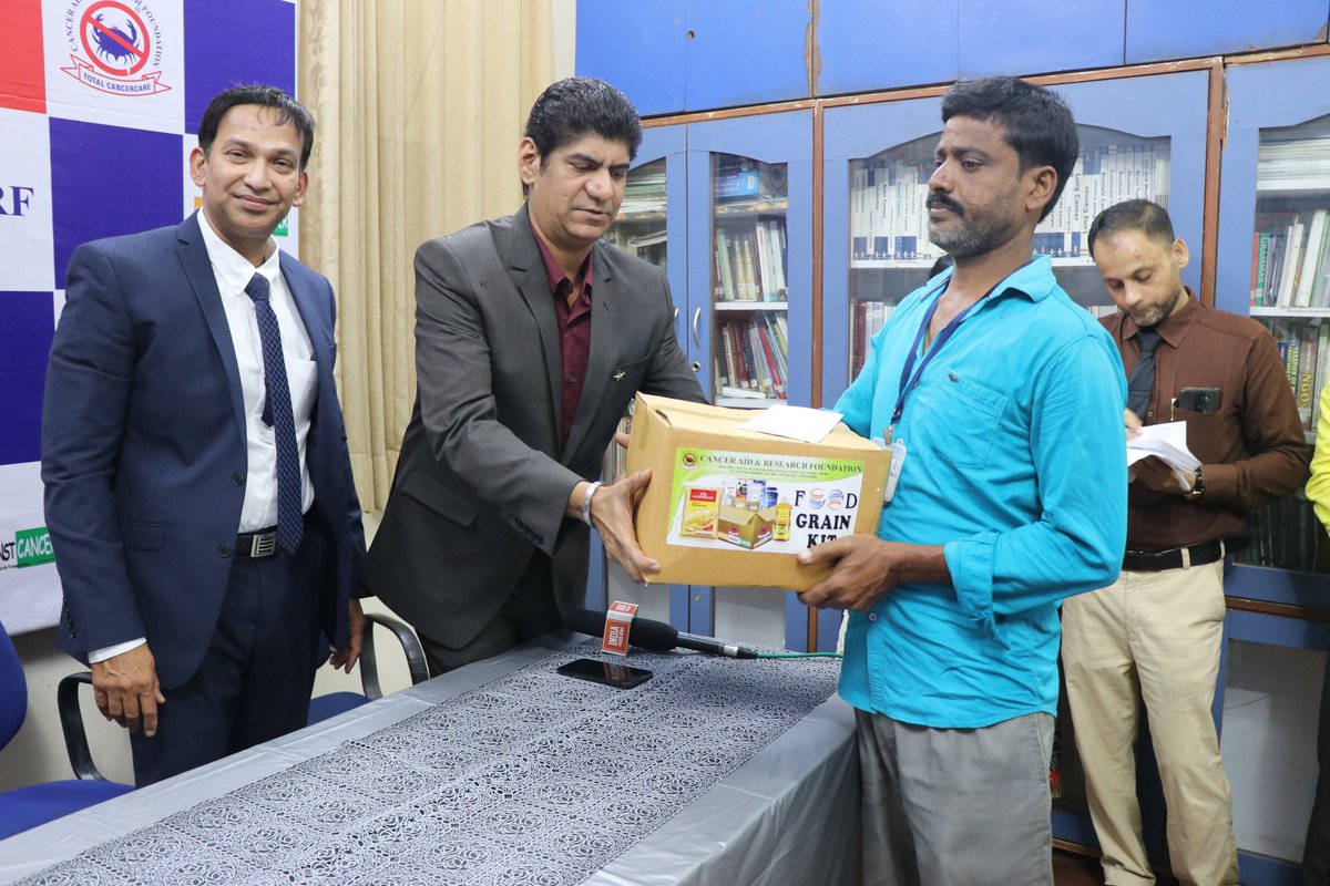 CARF3's tweet image. Ration Kit distribution by the hands of our Chairman, Mr. Shamshi Mulla and Cheque distribution to Cancer patients by the hands of our CEO Mrs. Savita Nathani
4/5
#Canceraid #Chequedistribution #Rationkitdistribution #charityevent #UnitedAgainstCancer