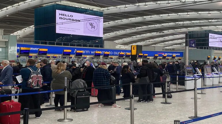 feedmileapp's tweet photo. Thousands of British holidaymakers cancel trips to India owing to tourist visa rule change.

#feedmile #british #holidaymaker #tourist #visarule #london #holiday #touristvisa https://t.co/KxOEeklRLF