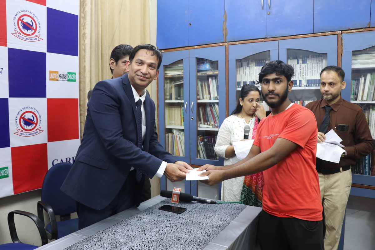 CARF3's tweet image. This event was composed of generous activities like Cheque &amp;amp; Ration kits distribution by the hands of our Hon. Chairman Advisory – Prof. Dr. Rehan Kazi for all cancer patients.
3/5 
#Canceraid #Chequedistribution #Rationkitdistribution #charityevent #UnitedAgainstCancer