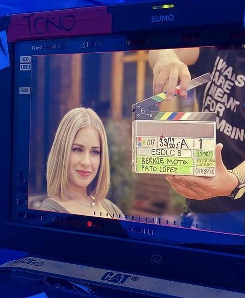 LuisMiguelxd's tweet photo. Detrás de cámaras 🎥 grabaciones 🎬 #ElSeñorDeLosCielos 8 ✈️ #RutilaCasillas @carmenaub ❤️ en acción 🔥 ¡MUY PRONTO! Por @Telemundo ARRE 💥 #TeamRutila #ESDLC8 https://t.co/RonbTItgXV
