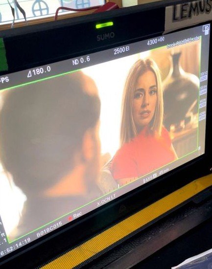 LuisMiguelxd's tweet photo. Detrás de cámaras 🎥 grabaciones 🎬 #ElSeñorDeLosCielos 8 ✈️ #RutilaCasillas @carmenaub ❤️ en acción 🔥 ¡MUY PRONTO! Por @Telemundo ARRE 💥 #TeamRutila #ESDLC8 https://t.co/RonbTItgXV