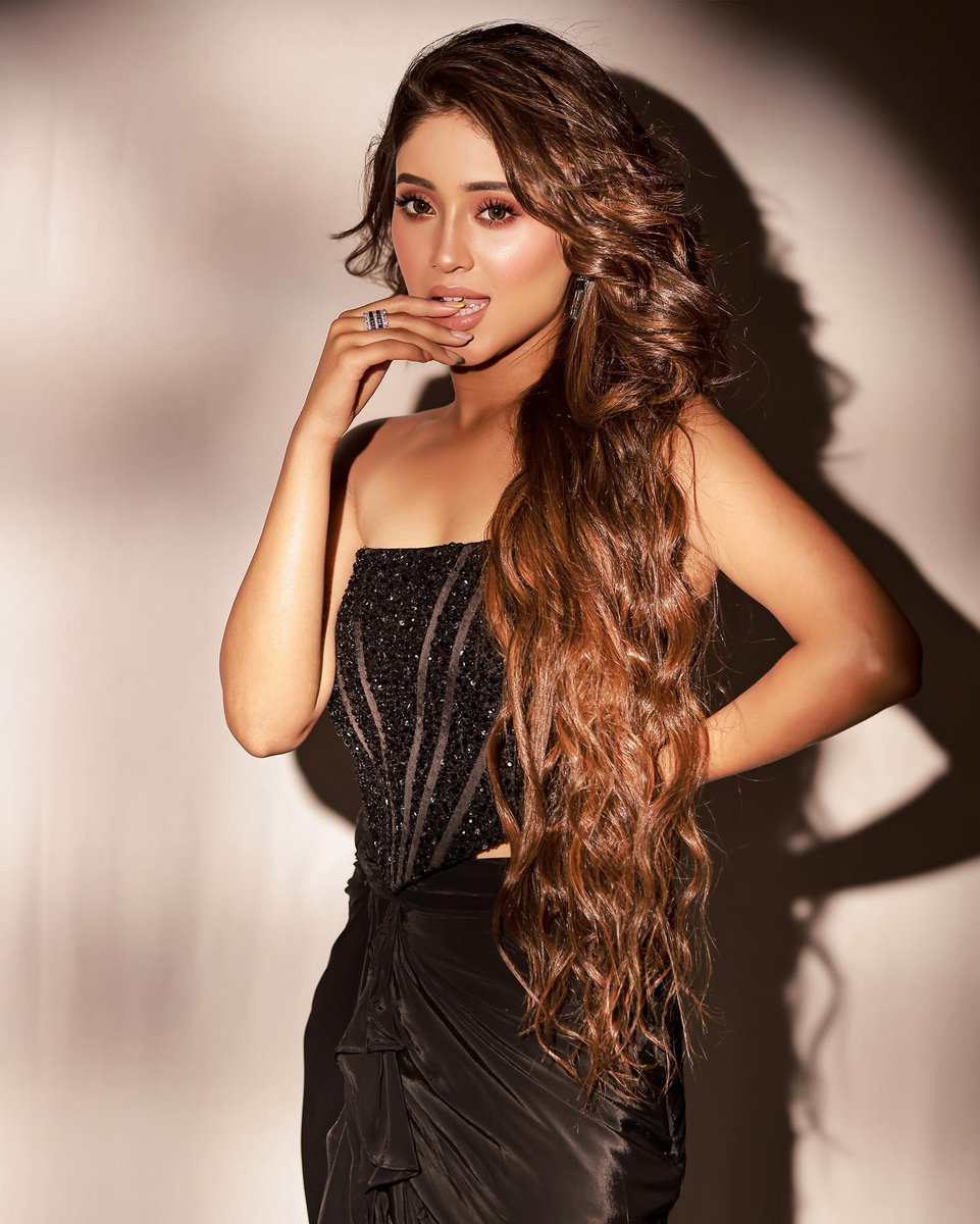 smartjazz1's tweet photo. quote this tweet with your favourite Photoshoots of Shivi and don't forget to use the tags 

these are mine 🫶

#ShivangiJoshi #shivangians https://t.co/VYkft4T1ip