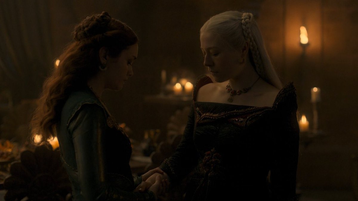 itsashlyperez's tweet photo. Alicent leans close to Rhaenyra. 
There’s silence— no words big enough to fill the chasm of pain formed between the once friends. 
Alicent turns away, but then she hears it, the words she’s been waiting for, barely audible…

A Negroni… sbagliato… with Prosecco in it. 🥃 https://t.co/XKtM9YUO0O