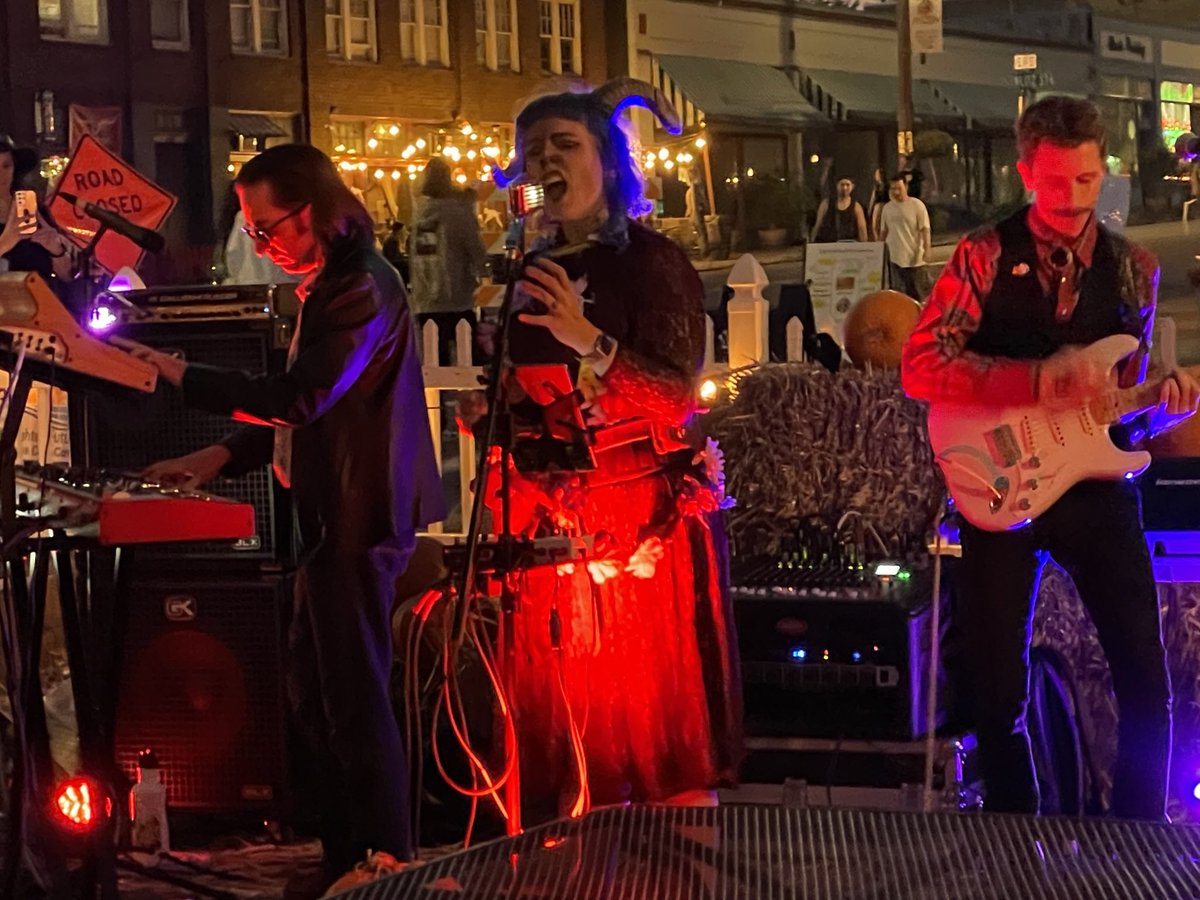 wisteria_lodge's tweet photo. #WisteriaLodge rocked #halloweentown and the #KlondikeTavern on Saturday night. We’ll be back on #Halloween night. Don’t miss it! #pdx #pnw #band #future40s #weareseasonfour #wisterialodge #indie #losangeles #dreampop #shoegaze #hollywood #music #musician #indieartist #live #art https://t.co/a9ujl2NaQu