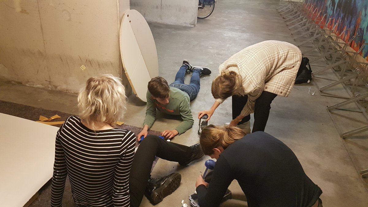 EvangelieCGK's tweet photo. Jongeren doen ertoe in de kerk, maar het is niet altijd makkelijk om ze betrokken te houden. In Zwolle ontwikkelden ze daarom zelf de catechisatiemethode #Durfte. Met verrassende uitkomsten. Laat je inspireren: https://t.co/4AkGKRntZL https://t.co/3EqT00d9H2