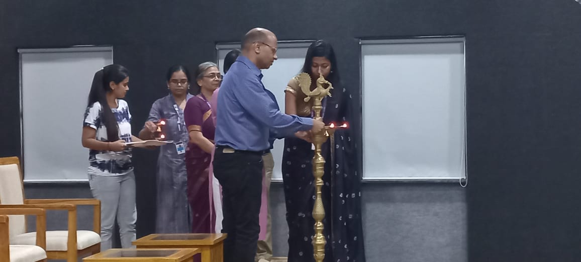 DrSangeetaRath3's tweet photo. @narottamsahoo @InfoGujcost @GujScienceCity @isro @IYBSSD2022 @wswindia @NASA @dstGujarat @PRLAhmedabad @IndiaDST @sstpdst @vnehra @jitu_vaghani @CMOGuj @PMOIndia @NASASun @SciComm_India On 7th day #WorldSpaceWeek2022
Program is organized @iitegandhinagar by @InfoGujcost & @isro
We welcome Dr Parul Patel & Dr Ram Rajak from SACISRO to address participants
Students participated actively in #QuizSession on the theme #Space and #Sustainability https://t.co/CY7RhoDiKt