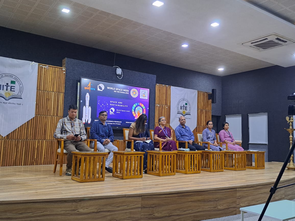 DrSangeetaRath3's tweet photo. @narottamsahoo @InfoGujcost @GujScienceCity @isro @IYBSSD2022 @wswindia @NASA @dstGujarat @PRLAhmedabad @IndiaDST @sstpdst @vnehra @jitu_vaghani @CMOGuj @PMOIndia @NASASun @SciComm_India On 7th day #WorldSpaceWeek2022
Program is organized @iitegandhinagar by @InfoGujcost & @isro
We welcome Dr Parul Patel & Dr Ram Rajak from SACISRO to address participants
Students participated actively in #QuizSession on the theme #Space and #Sustainability https://t.co/CY7RhoDiKt