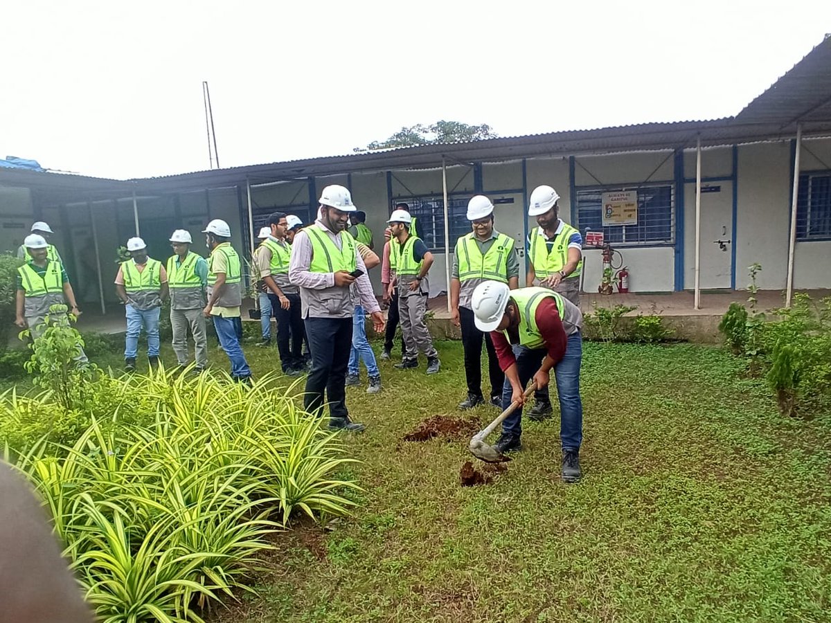 TCEConnect's tweet photo. #TVW18 #TCEndeavour #TCEConnect
31 volunteers from Tata Consulting Engineers Limited (#TCE) conducted a #treeplantation drive at a #project site in #mumbai and planted various fruit-bearing and flowering trees. TCE is the #projectmanagement #consultant (#PMC) for the project. https://t.co/qb3Z1ZA4S2