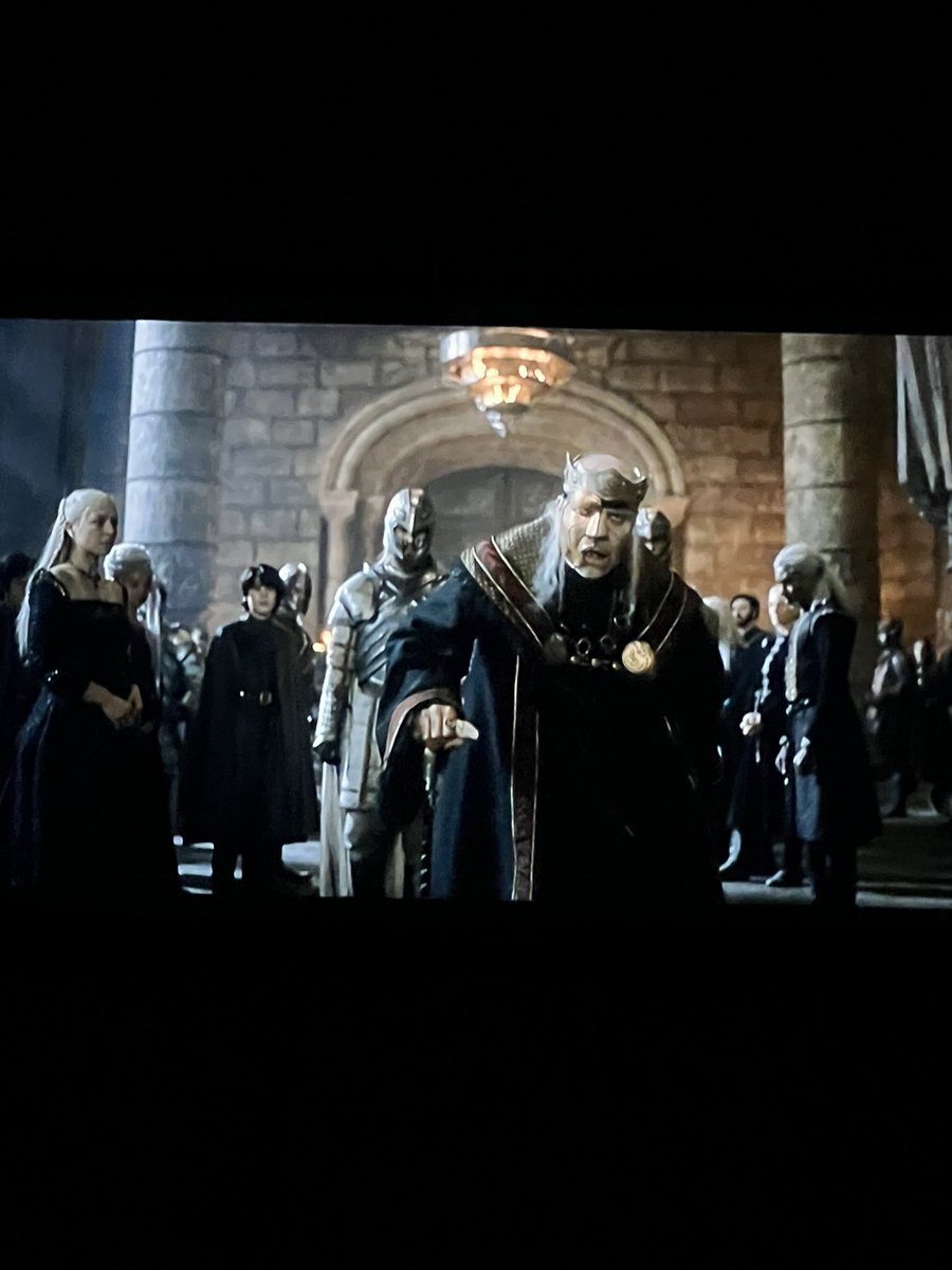mirracclee's tweet photo. if it’s one thing viserys will do is fight for his daughter😭😭 he really came out for her #HouseOfTheDragon #HouseTargaryen https://t.co/mU64ZZbwQY