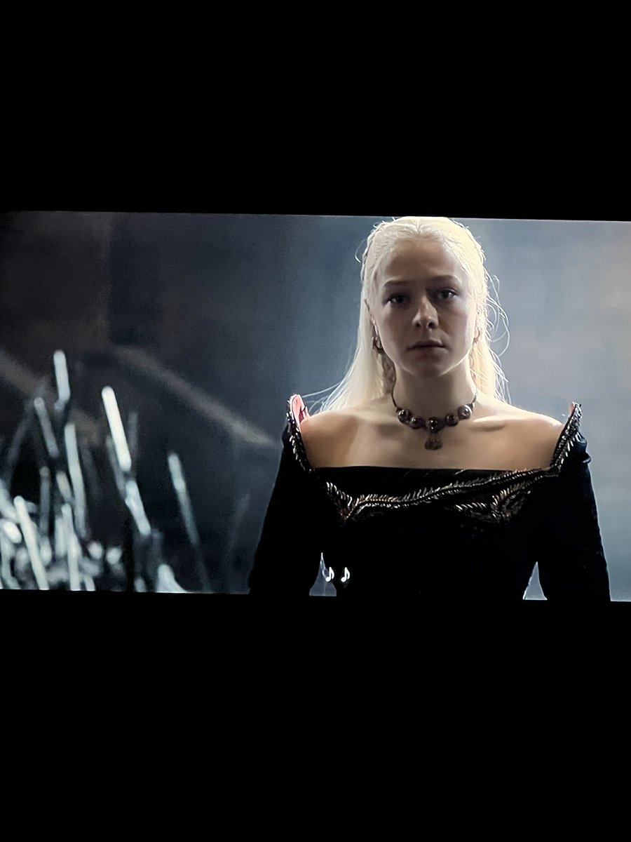 mirracclee's tweet photo. if it’s one thing viserys will do is fight for his daughter😭😭 he really came out for her #HouseOfTheDragon #HouseTargaryen https://t.co/mU64ZZbwQY
