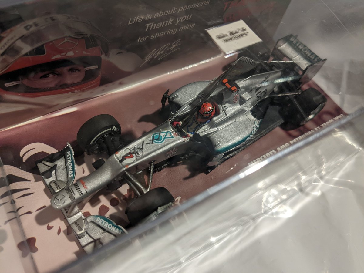 director_eiichi's tweet photo. ワタクシ、F1マシンのミニカーは買わなくなったのですが、 #パドッククラブ にあった #F1STORE でミハエルの最後のレースのモデルが売ってたので、記念に購入しました。15,000円もしましたが、満足です(笑)。 https://t.co/RgXPujJ6rv
