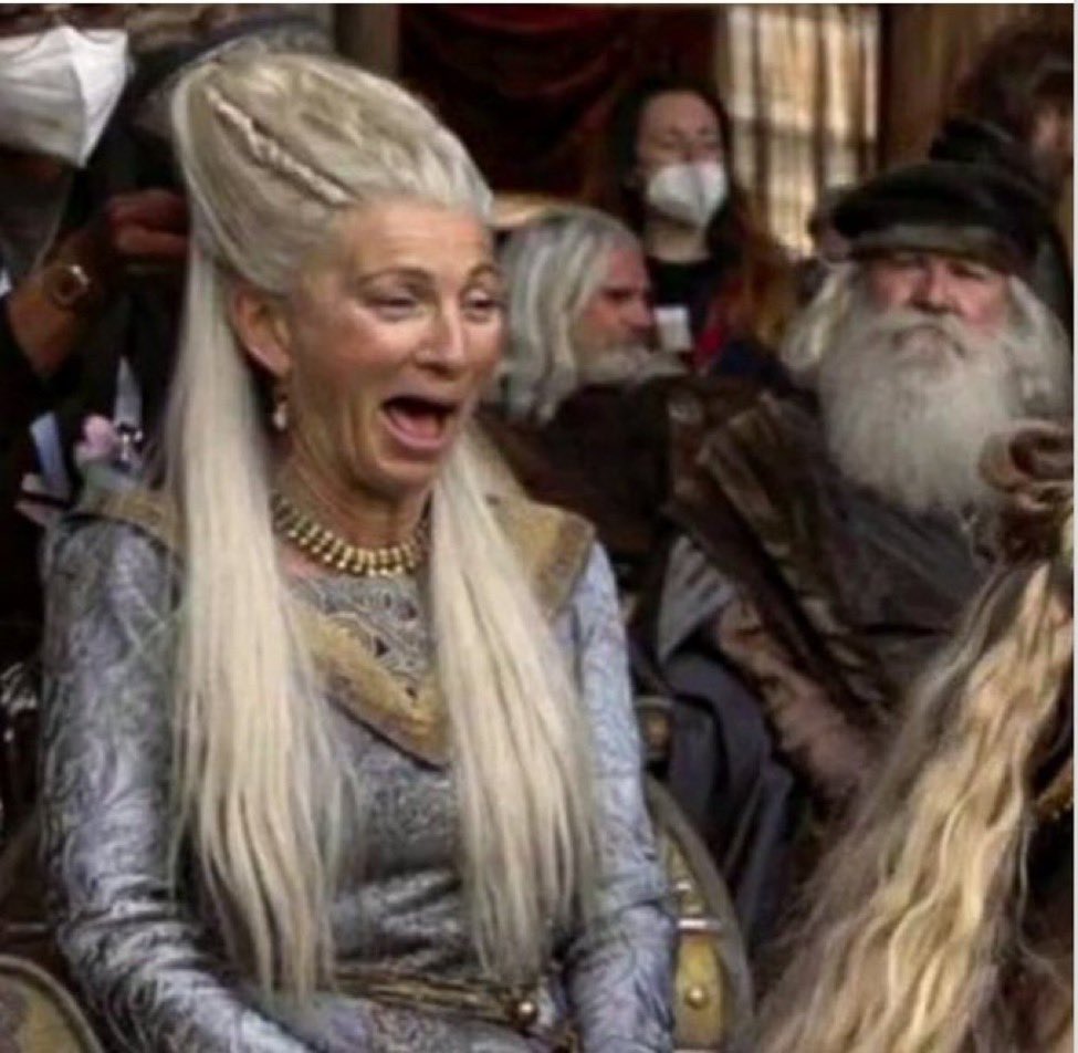 Scoby20's tweet photo. Rhaenys after Daemon killed Vaemond in the throne room: 

#HOTD
#HouseOfTheDragon https://t.co/4bReCheKj7