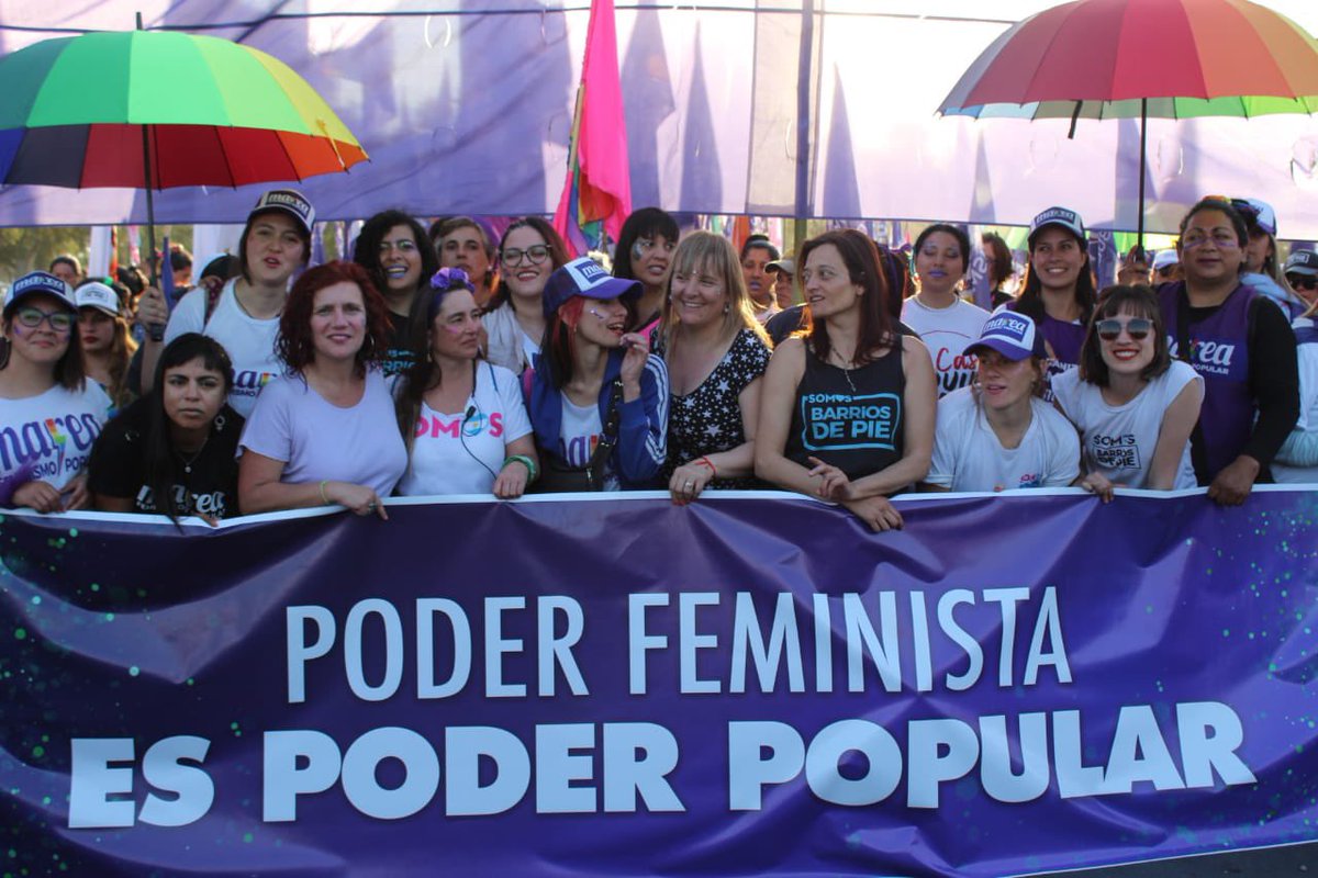 BarriosDePieOk's tweet photo. 🌈 PODER FEMINISTA ES PODER POPULAR 🔥

💜 Después de un fin de semana repleto de debate e intercambio nos volcamos a las calles y marchamos por la ciudad de San Luis junto a miles de compañerxs. 

#35Encuentro https://t.co/zJ26mdoe72