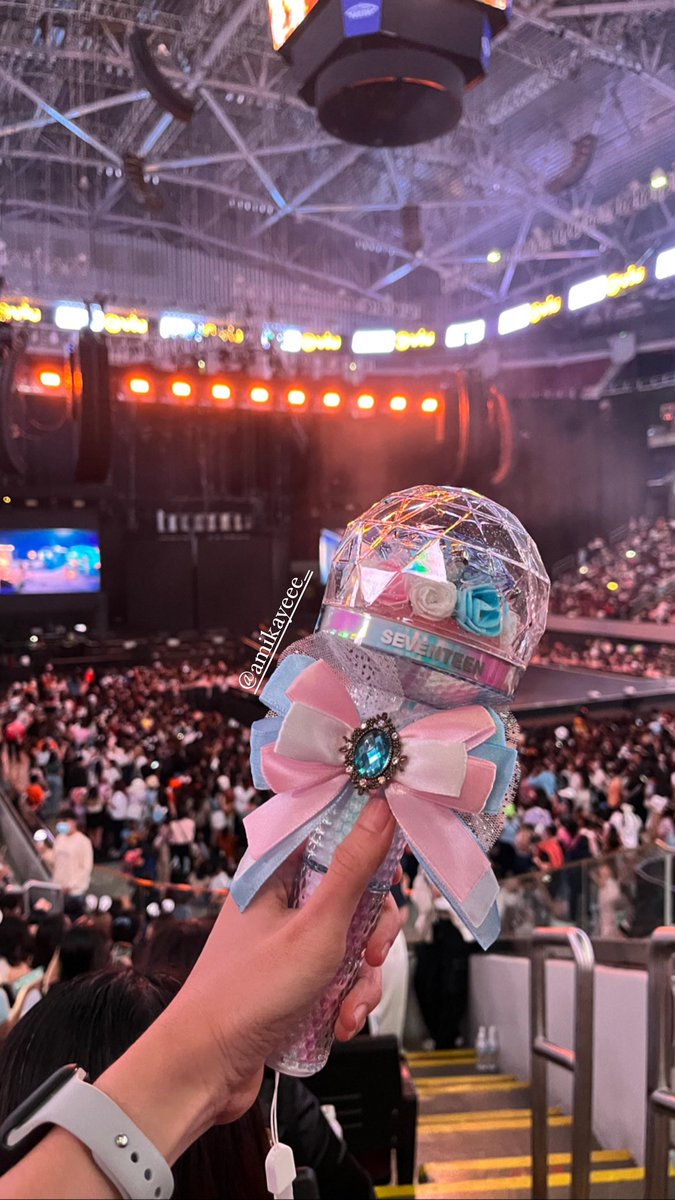 madeforwoo_'s tweet photo. 10.08.22 || seventeen— my 2022 plot twist, the best part of this year. 🥺💗

i love you, my thirteen angels. all the stress and breakdown we had to go through to get our tickets were all worth it. you are worth it. until our next, boys! ily &amp; tysm, big time! 🥺💙💗💎 @pledis_17 https://t.co/8LElXSoKYx
