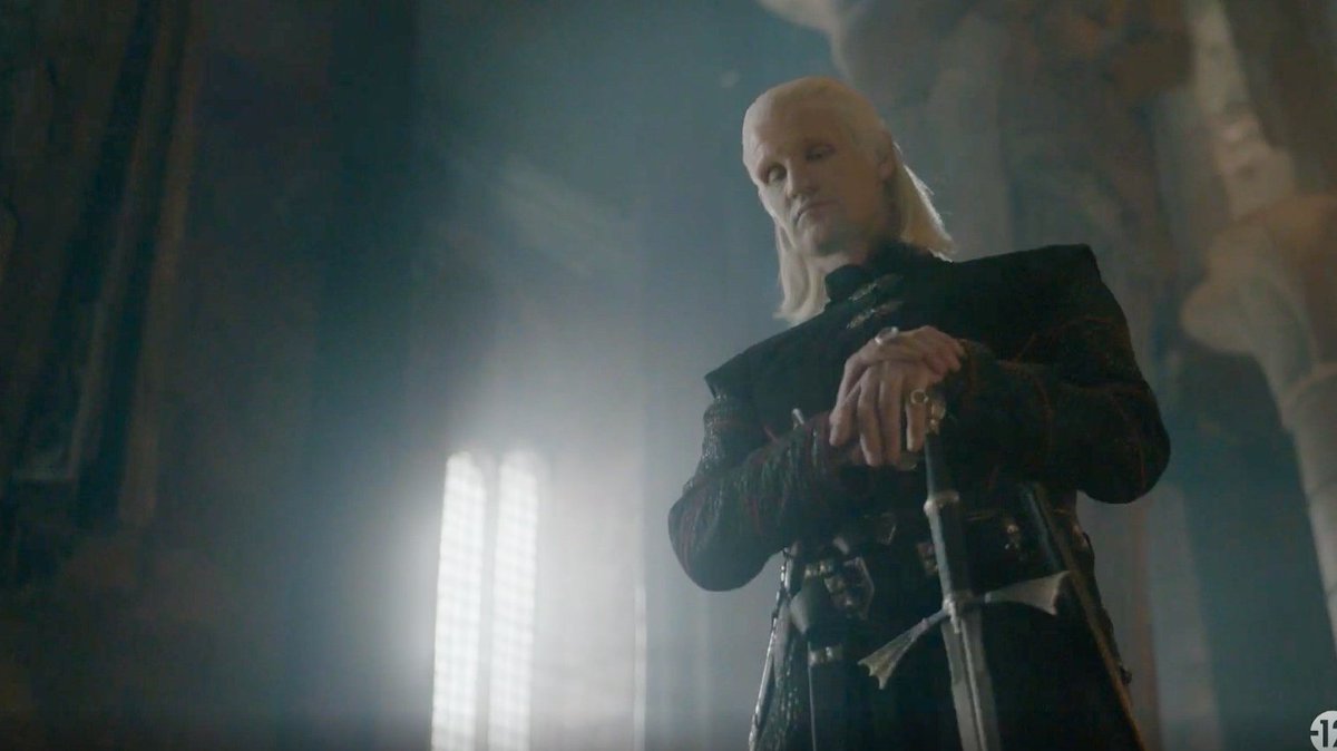 Mayham_H's tweet photo. The way Daemon beheaded the man who called his wife a whore and his stepsons bastards, in front of the court, his family and the guards is peak daddy material!

#HouseOfTheDragon #HOTD https://t.co/aYYOqqxEP4