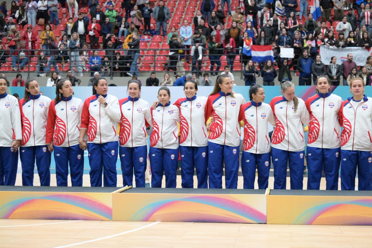 DiegoGaleanoH's tweet photo. Ganaron todo, unieron a un país entero e hicieron que esta fiesta deportiva sea más emocionante en cada canasta 🏀 SON CAMPEONAS 🙌🏻

Sus nombres ya están en la Historia del Deporte en Paraguay. 

Gracias por esta nueva medalla 🥈 para el #TeamParaguay 🇵🇾🎉

#VamosParaguay https://t.co/l1YBPykJBS