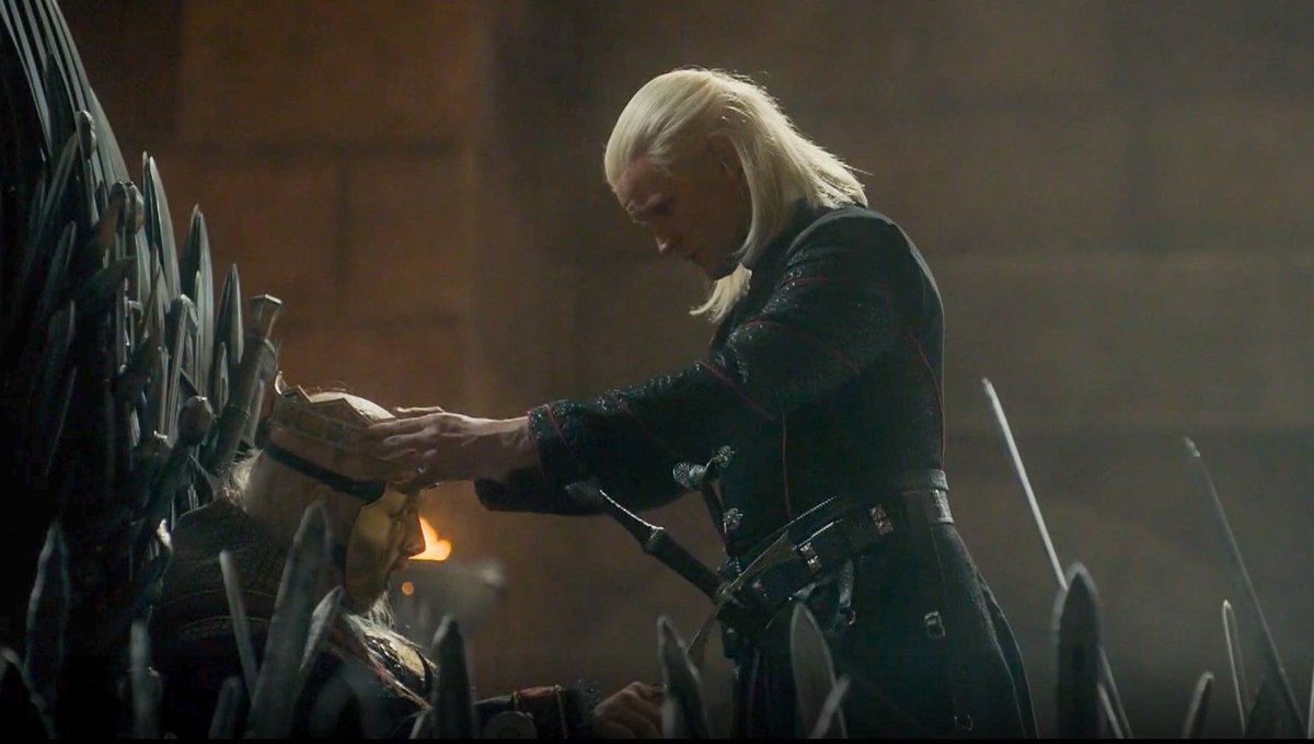 targaryenrep's tweet photo. Daemon ayudando a Viserys me quebró completamente, ellos se amaron demasiado pesar de todas sus diferencias #HouseOfTheDragon https://t.co/YYebzAa0d8