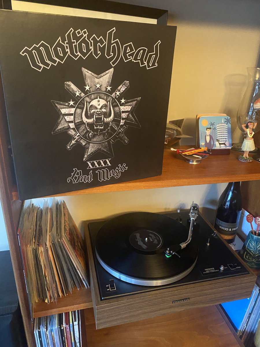 ScullyDamien's tweet photo. Happy #MotorheadMonday 🤘♠️🍻 #BadMagic #LemmyRules https://t.co/u2cjuzkAlI