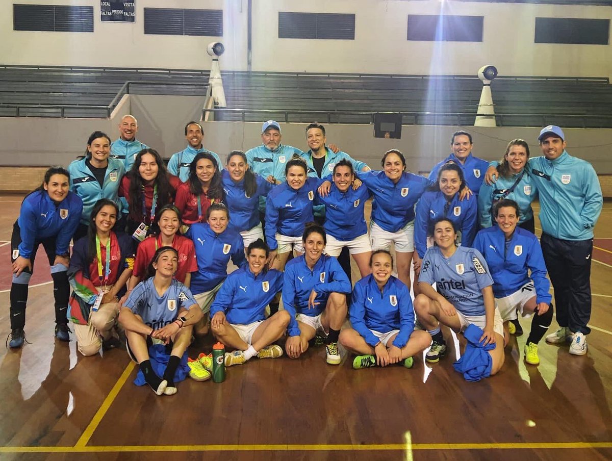 msequeira86's tweet photo. #ASU2022 Último entrenamiento de la selección mayor de fútbol sala previo al debut. 

⏰ Lunes 18 horas: Uruguay-Venezuela. 

@PrensaCOU @A_Cottini @ElshowdelFS @AUFfutbolsala https://t.co/I54BEVGoeJ