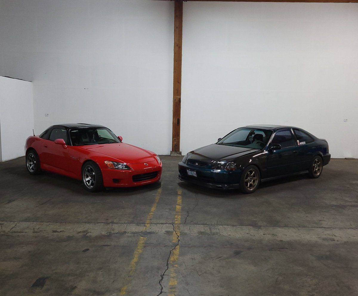 reki's tweet photo. Some pics of both the cars together for once https://t.co/RZhRUOjHuh