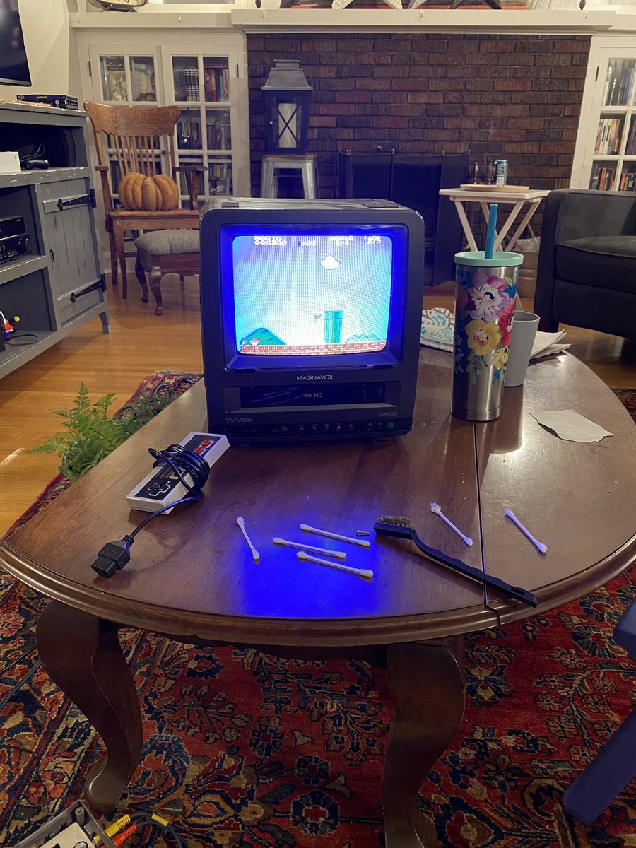My brother-in-law gave me an old #crt from his new house. The image needs to be calibrated a bit, but it works really well! It is a Magnavox CCR095AT04 if that means anything to anyone. Can I RGB mod this guy? @usa_retro @RetroRGB #rgb #retrogaming #oldschoolgames