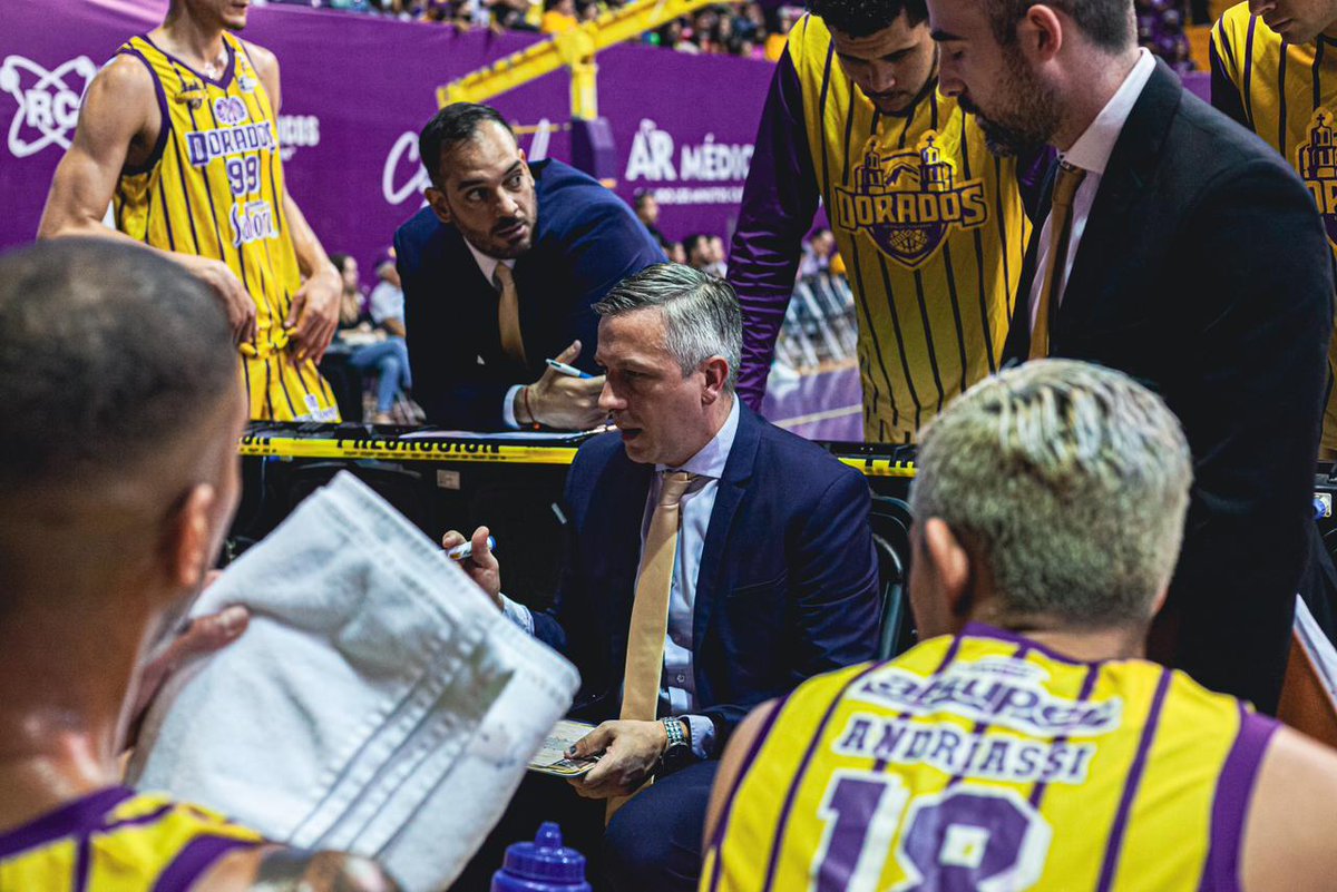 DORADOS EN DESVENTAJA TRAS PERDER EL JUEGO 1 ANTE ABEJAS

Chihuahua remó contra corriente la mayor parte del partido y aunque logró limitar a 31 unidades al cuadro de León en la segunda mitad, cayó en el primero de la serie.

📰➡️doradosdechihuahua.com.mx/noticias/notic…

#DoradosSomosTodos