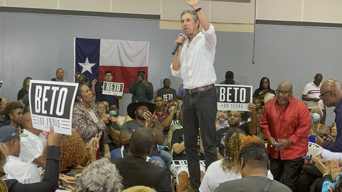 JeremySWallace's tweet photo. Has @BetoORourke had bigger crowds than the approx 325 people he had today at the Tidwell Community Center?

Of course. 

But it was WHO he was talking to today that mattered more. Around him were neighborhood leaders and some of the biggest names in Fifth Ward politics https://t.co/Xsy3uFUQct