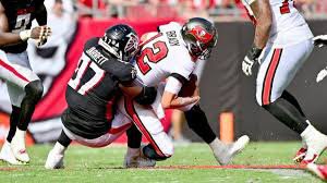 karebare2016's tweet photo. Please tell me how the first one resulted in a roughing the passer but the second one did not. @NFL do better. https://t.co/qdXZYb3Da9