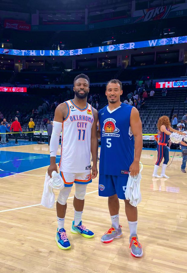 Pro Mustangs! <a href="/dnwaba0/">David Nwaba</a> &amp; Jordan Lewis reunite on the court. #RideHigh #CalPoly #BigWest #NBA  🐎🐎🐎