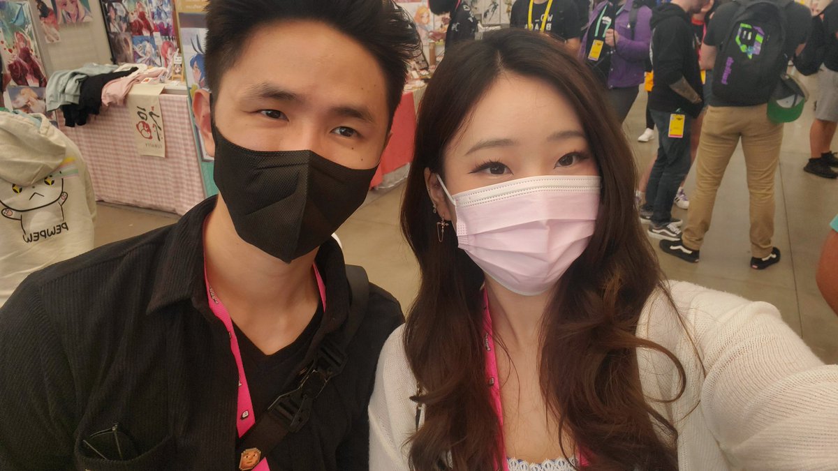 AyItDom's tweet photo. Even more photos #TwitchCon2022 :
@xChocoBars
@starsmitten_
@jessicahkim (plus a premature photo) https://t.co/Nb1u1P6Pbq