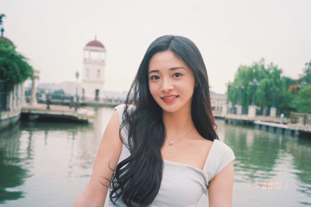 dramapotatoe's tweet photo. #ZhouJieqiong shares new snaps as she wraps filming for romance drama #LoveFromGameBug
More - https://t.co/8YudKzpM4K https://t.co/RutPlWgYpZ